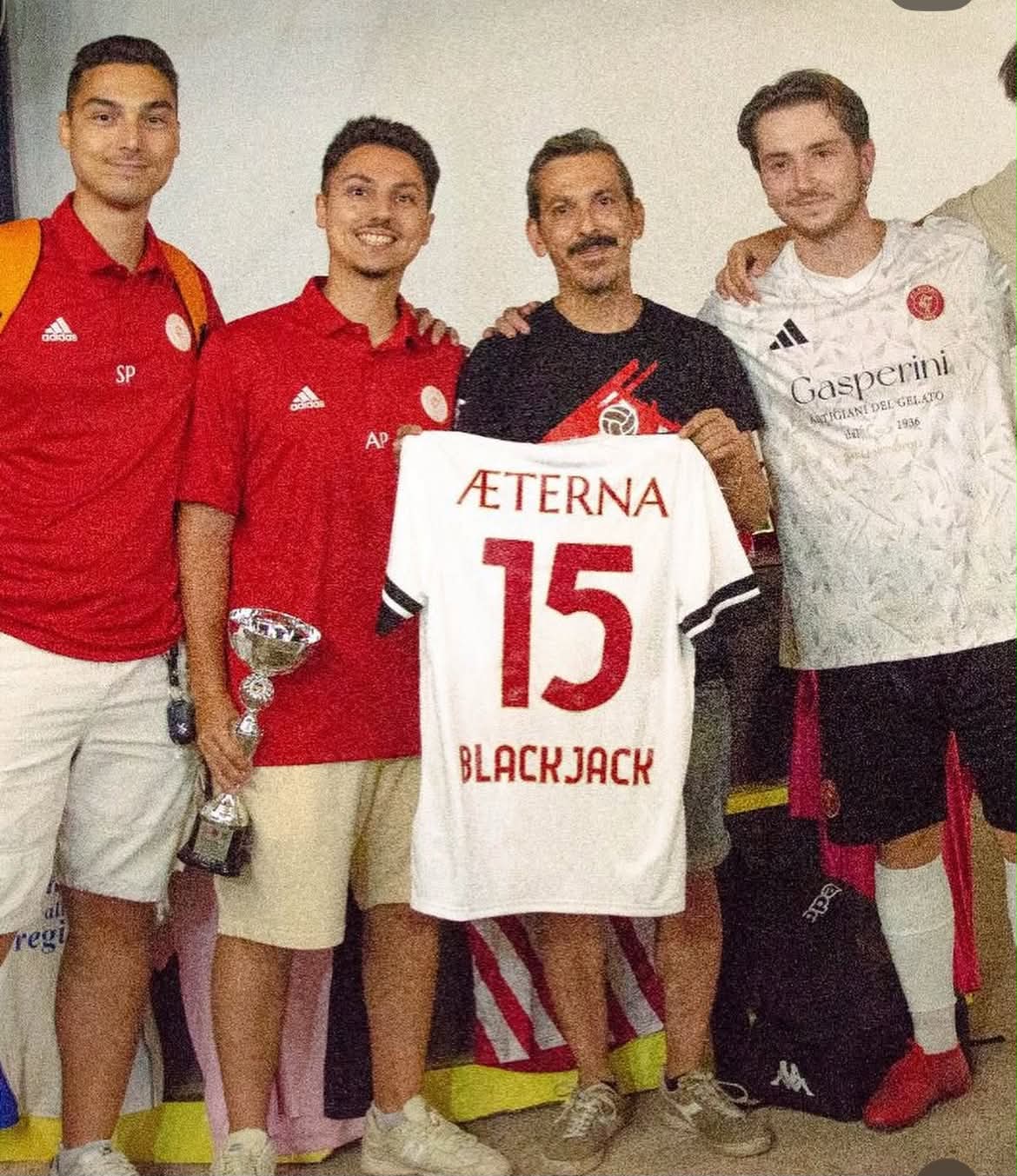 La maglia numero 15 donata dall’Aeterna al Black Jack 09
