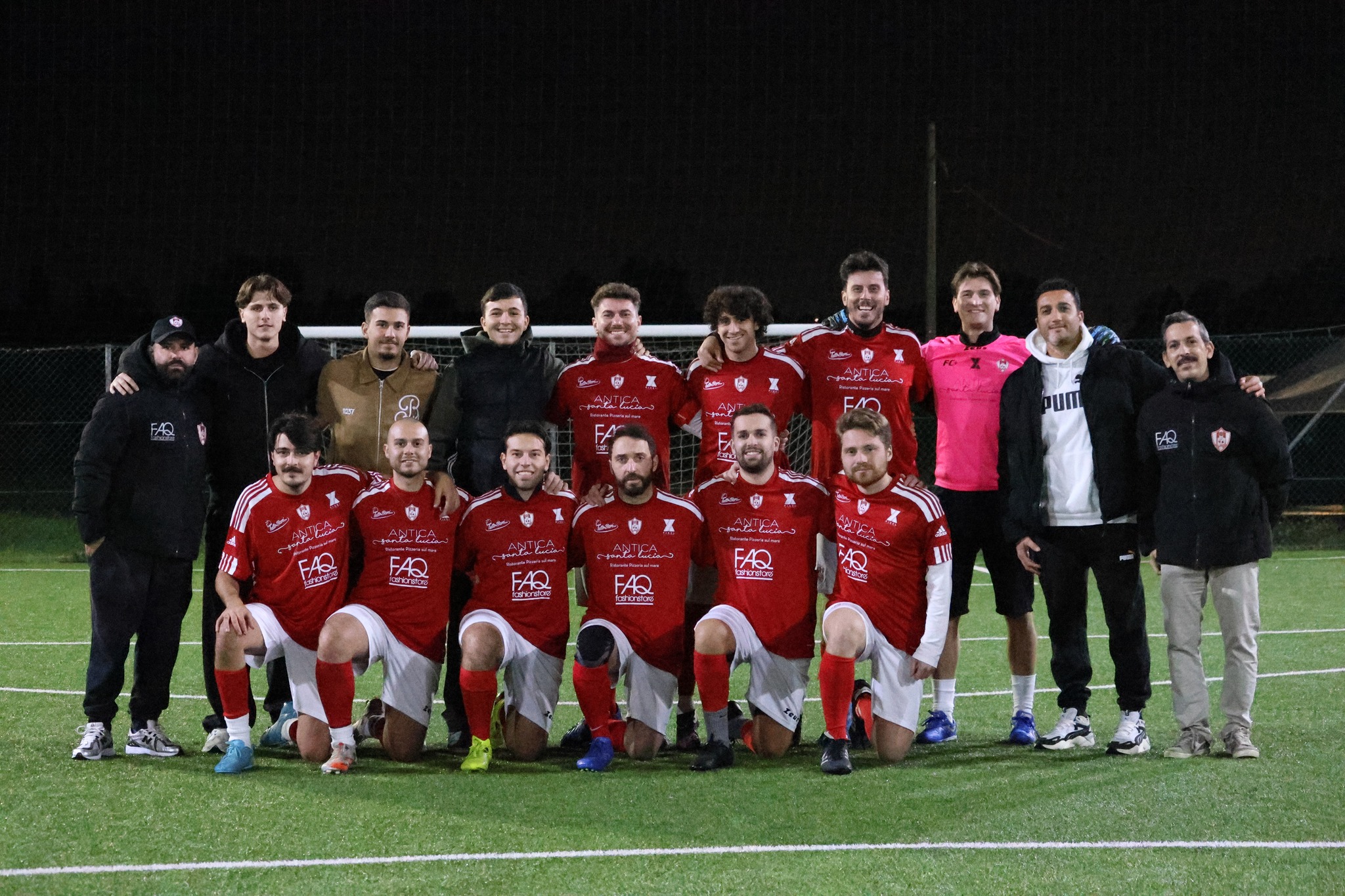 Fotografia di squadra del Black nella stagione 2025/26