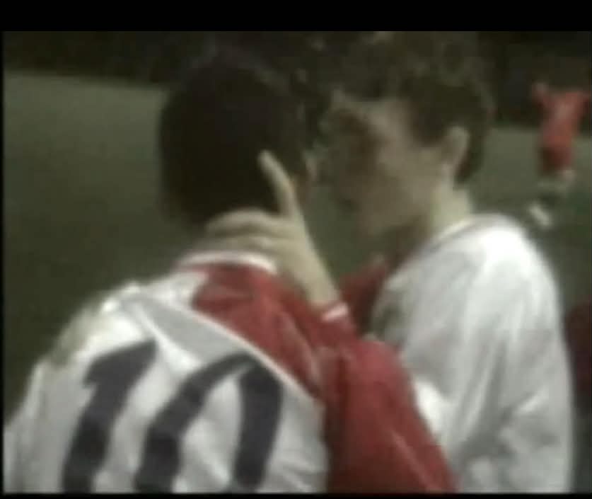 Black Jack–Real Dream 4-1. Tre fotogrammi del filmato originale del 2009: l'esultanza dei biancorossi dopo uno dei due gol di Giosè Monno. Monno e Simone Sifanno, entrambi ex Real Dream, firmeranno una doppietta a testa.